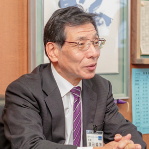 比美乃江小学校 校長 濱田 義博 氏